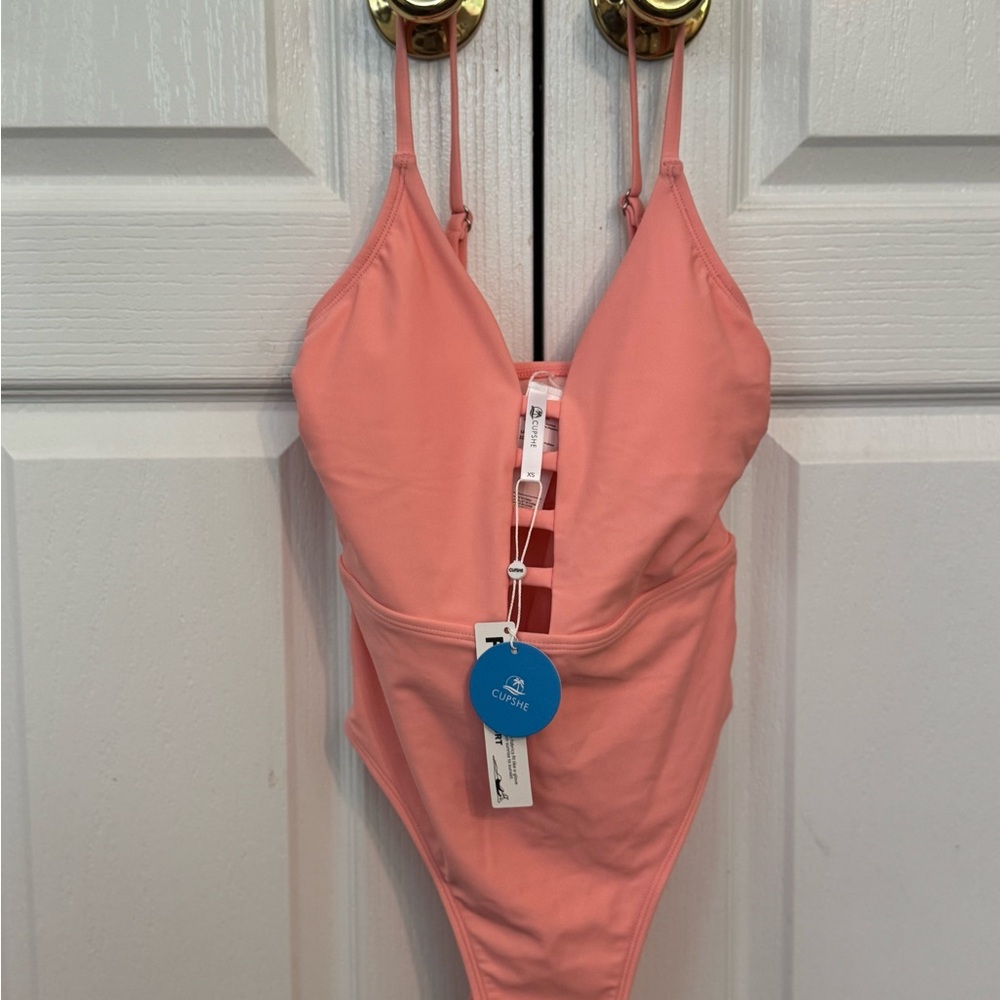 Cupshe Pink One Piece Swimsuit with Plunging V-Neckline